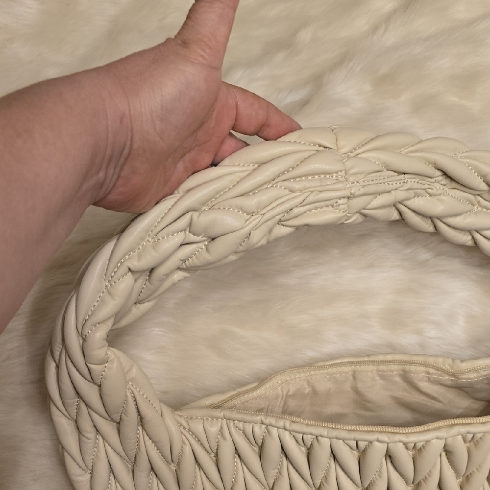 Shiraleah Cream Shoulder Bag with Quilted Texture - Picture 4 of 13